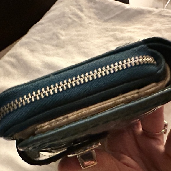 Women’s Coach wallet patent leather teal . Outside excellent, pealing.inside - Picture 16 of 16